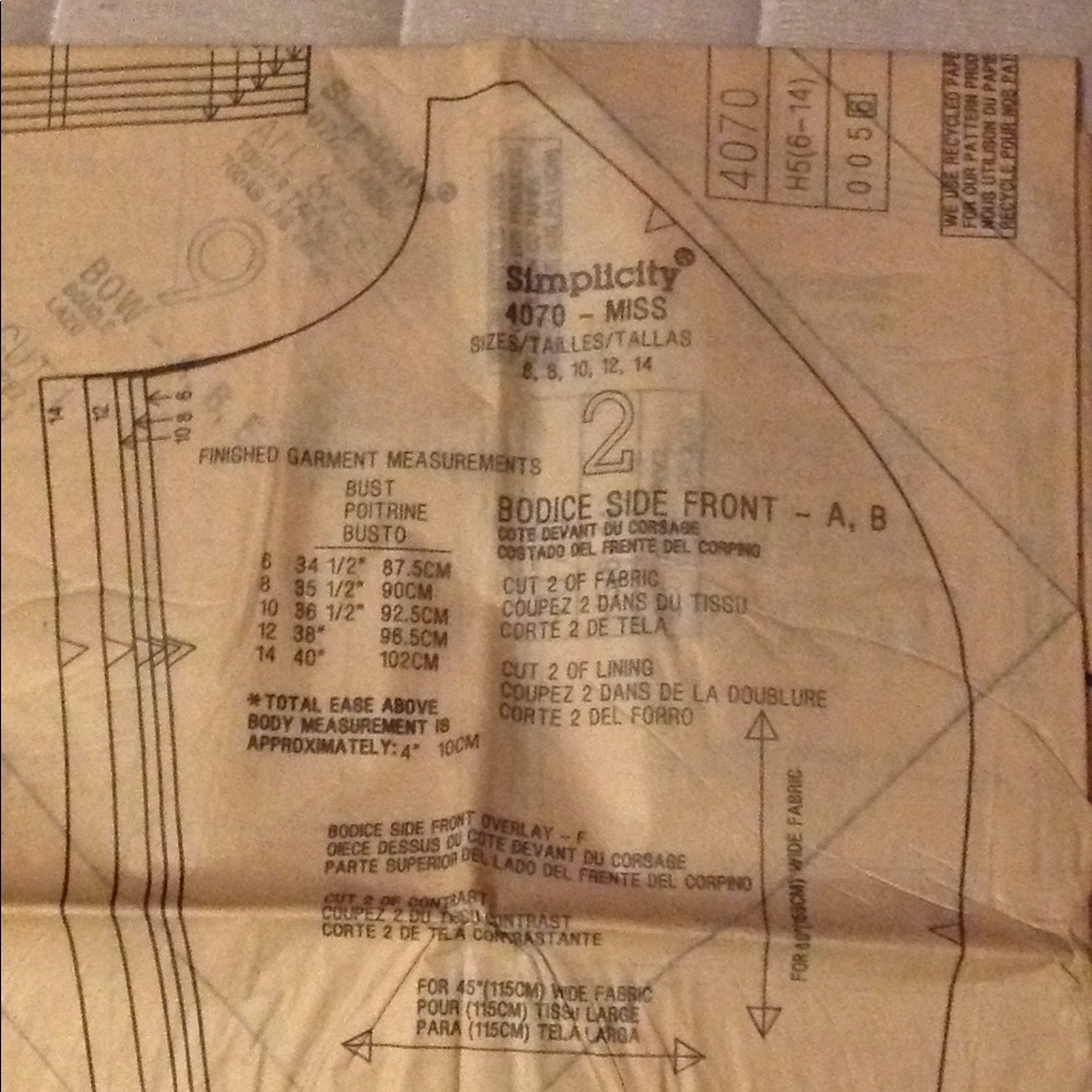 Simplicity Patterns for Dresses - Picture 4 of 4